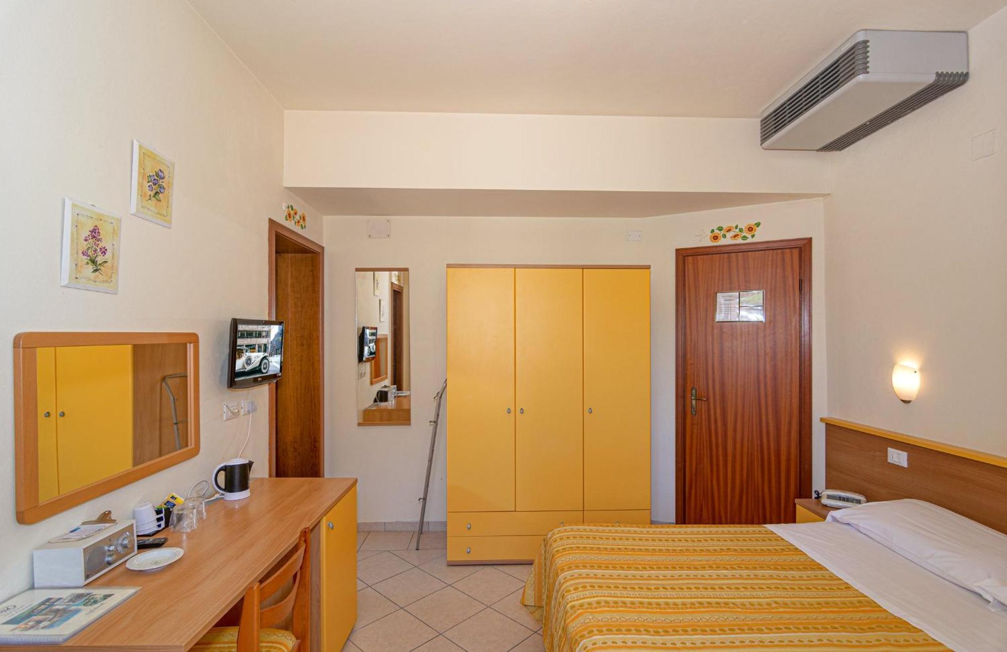 Hotel Mariani Λίντο ντι Καμαϊόρε Εξωτερικό φωτογραφία